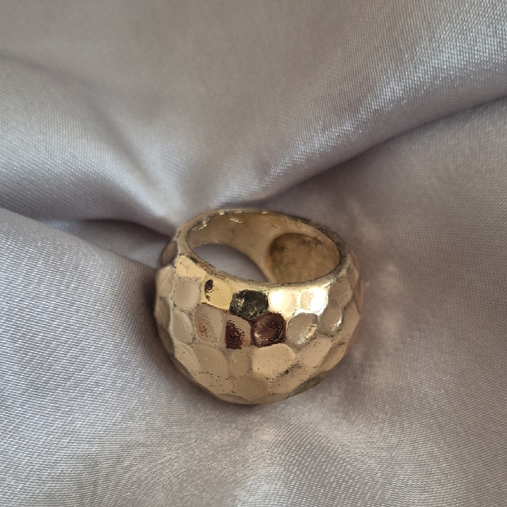 Elegant Gold-Toned Ring
